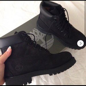 Black Timbs Womans 7.5/8